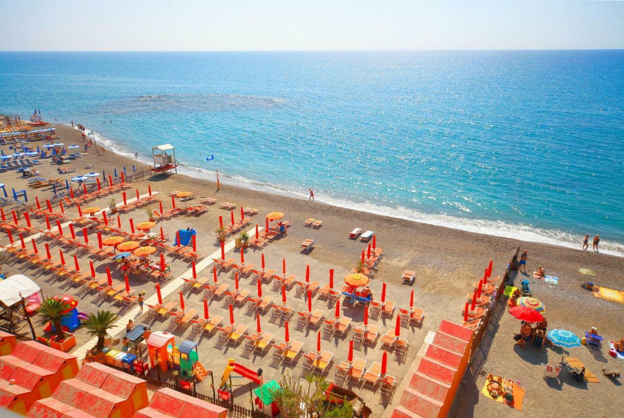 Апартаменты Aria Di Mare Боргетто-Санто-Спирито Экстерьер фото